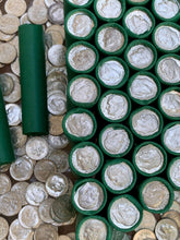 Load image into Gallery viewer, VINTAGE GREEN BANK ROLL WITH A BU SILVER DIME SHOWING
