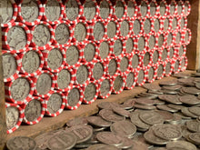 Load image into Gallery viewer, VINTAGE RED &amp; WHITE BANK ROLL WITH A SILVER DIME SHOWING
